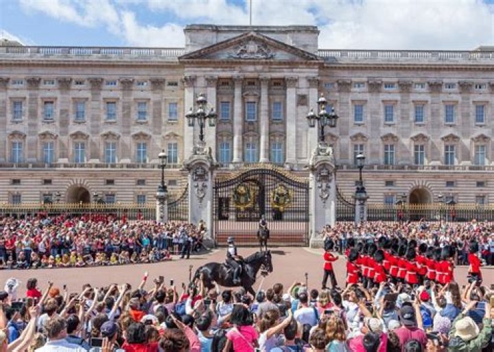 Bells Of Majesty: The Royal Symphony At Buckingham Palace