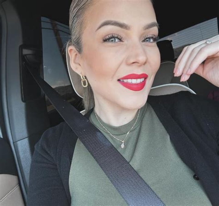 Unraveling The World Of Doña Reclamos: The Voice Of The People