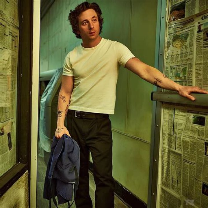 Unveiling The Height Of Jeremy Allen White: How Tall Is He?