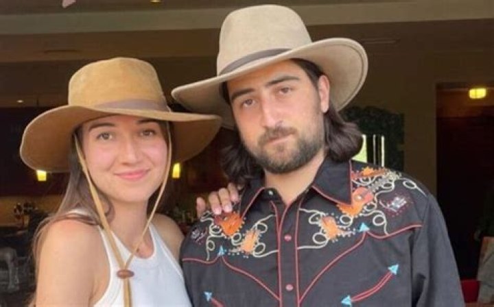 Noah Kahan's Wife: Unveiling The Woman Behind The Music