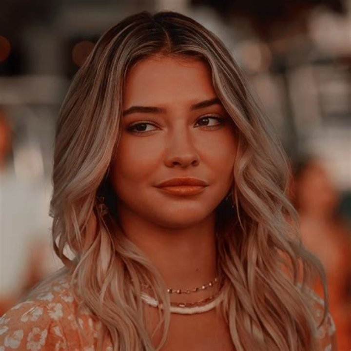 Unveiling The Enigma Of Sarah From Outer Banks: A Dive Into The Character And The Actress