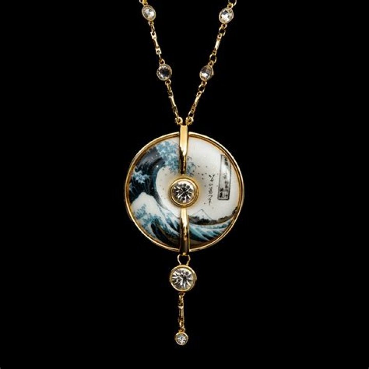 Discover The Allure Of The Wave To Earth Necklace